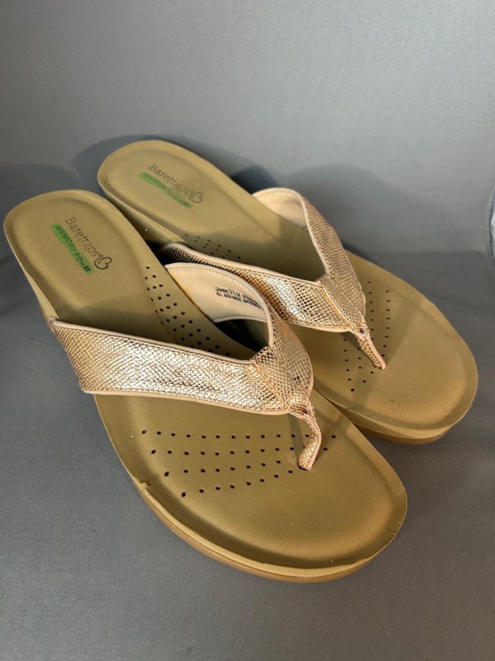 Baretraps Wedge Sandals Women 9.5M Rosegold Thong Flip Flops Memory Foam Comfort